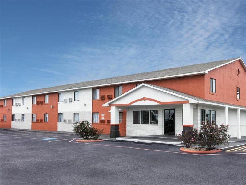 Howard Johnson By Wyndham Near Schlitterbahn New Braunfels Bagian luar foto