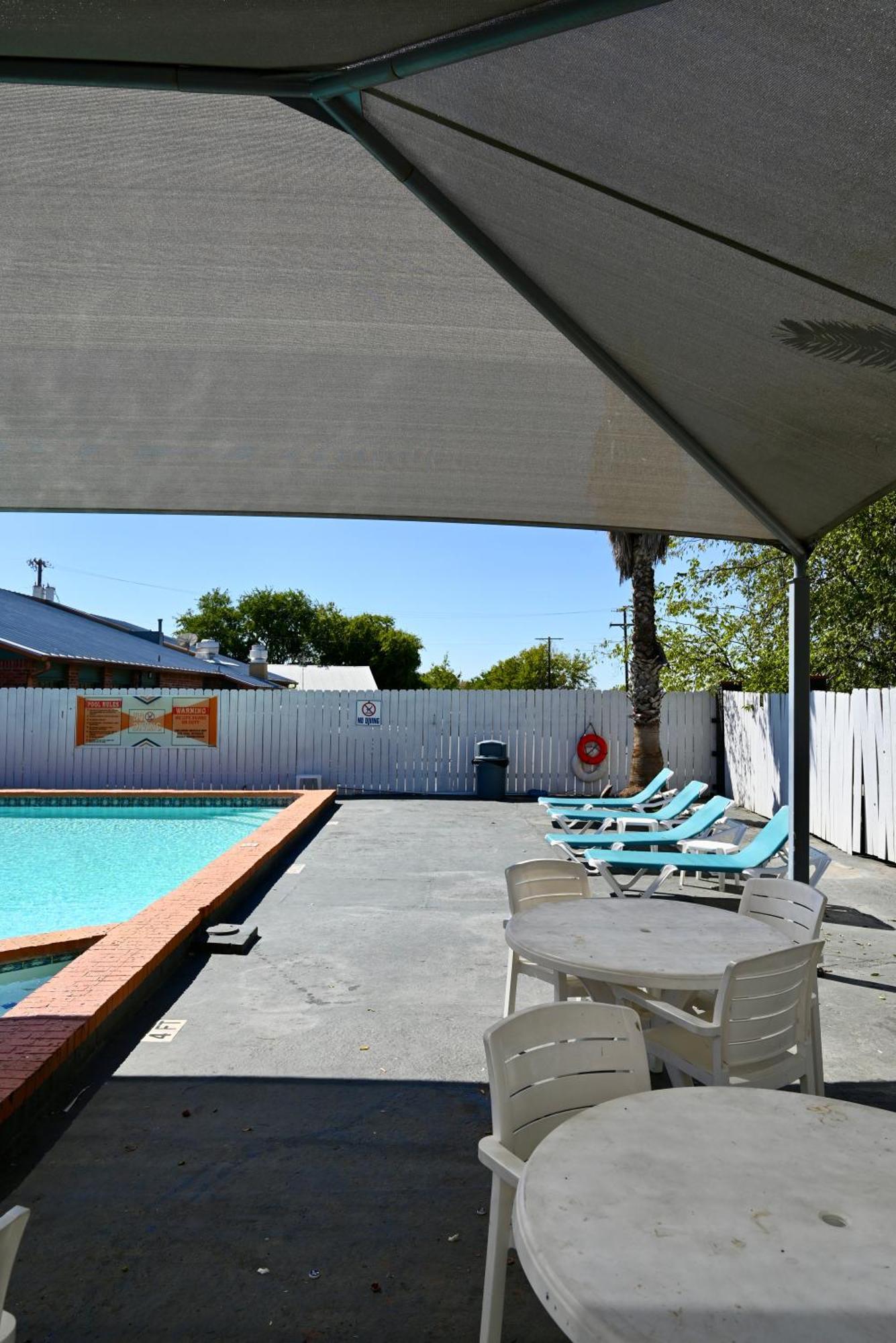 Howard Johnson By Wyndham Near Schlitterbahn New Braunfels Bagian luar foto